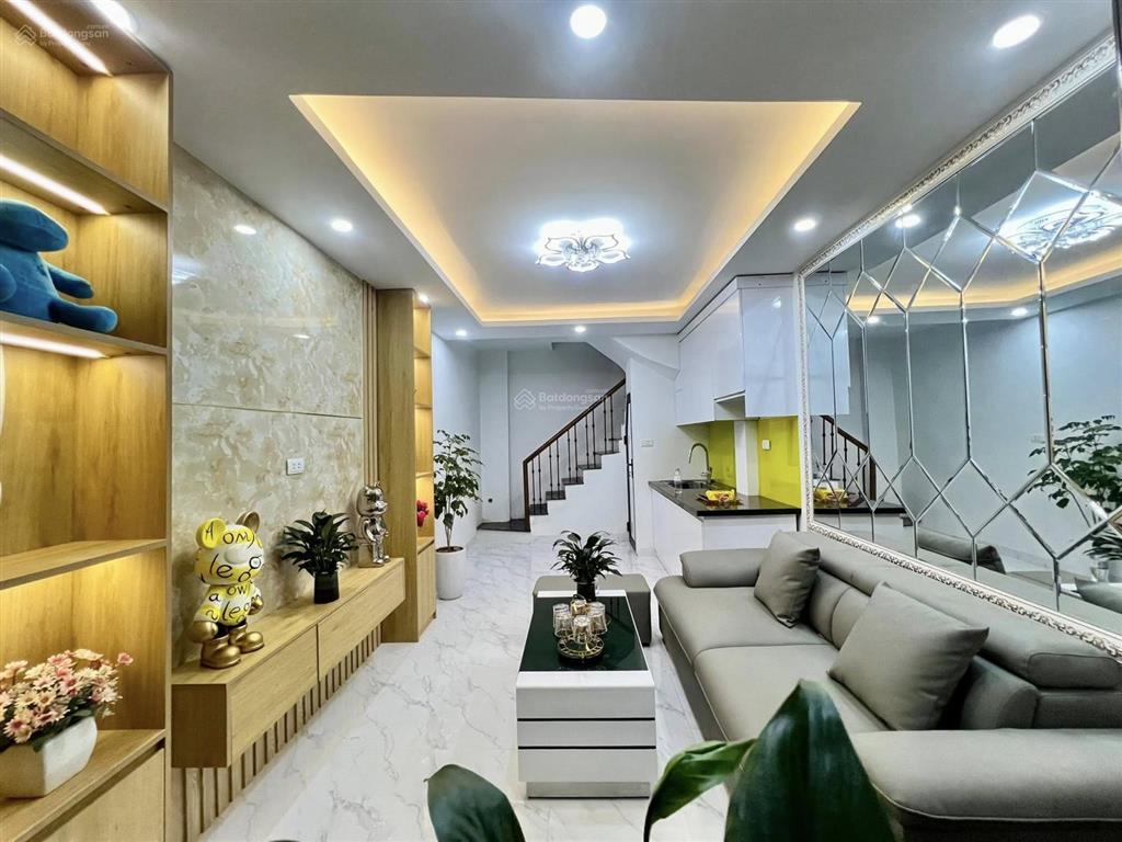 Lô góc pháo đài láng ngõ thông, thoáng trước sau, dân xây, tặng full nt ở ngay, sổ vuông đẹp 38m2