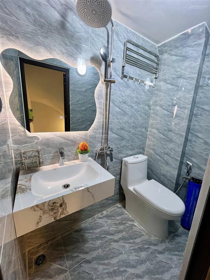 Lô góc pháo đài láng ngõ thông, thoáng trước sau, dân xây, tặng full nt ở ngay, sổ vuông đẹp 38m2