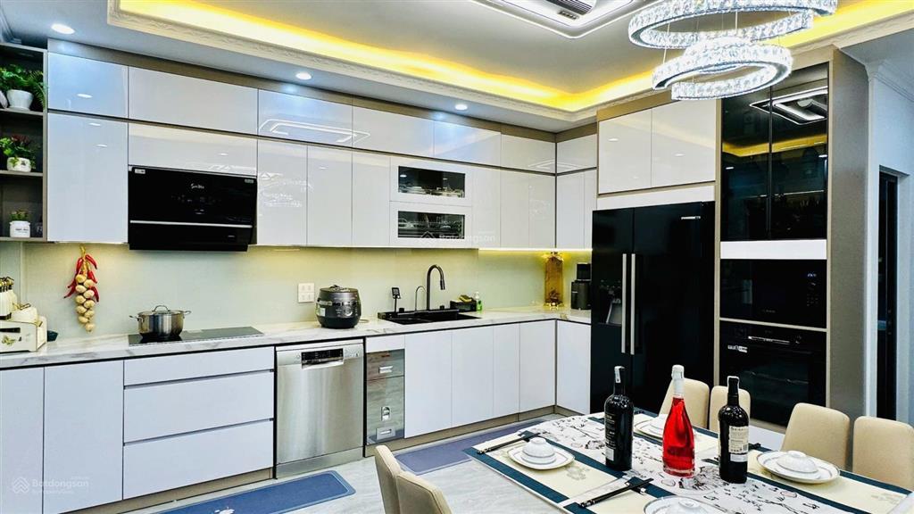 Cần tiền bán nhà thái thịnh 30m ra ô tô, 3 thoáng, trước nhà sh quay đầu, tm, tặng full nt, 42m2*5t