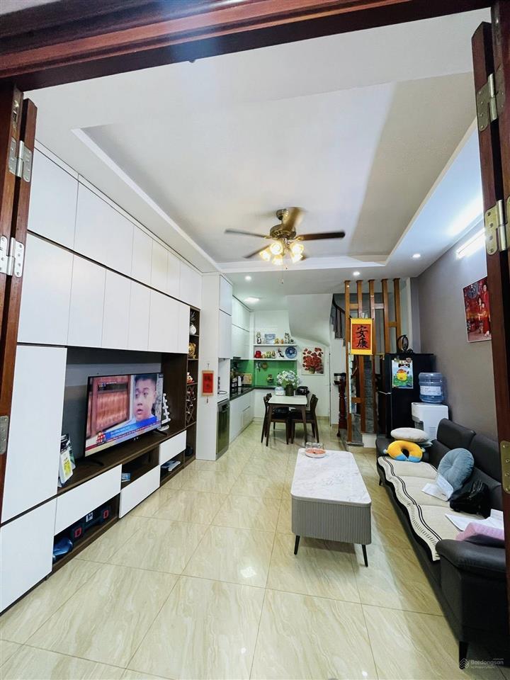 Lô góc chùa bộc, khu phân lô, gần ô tô, view vincom phạm ngọc thạch, sổ vuông, không qh ở ngay 39m2