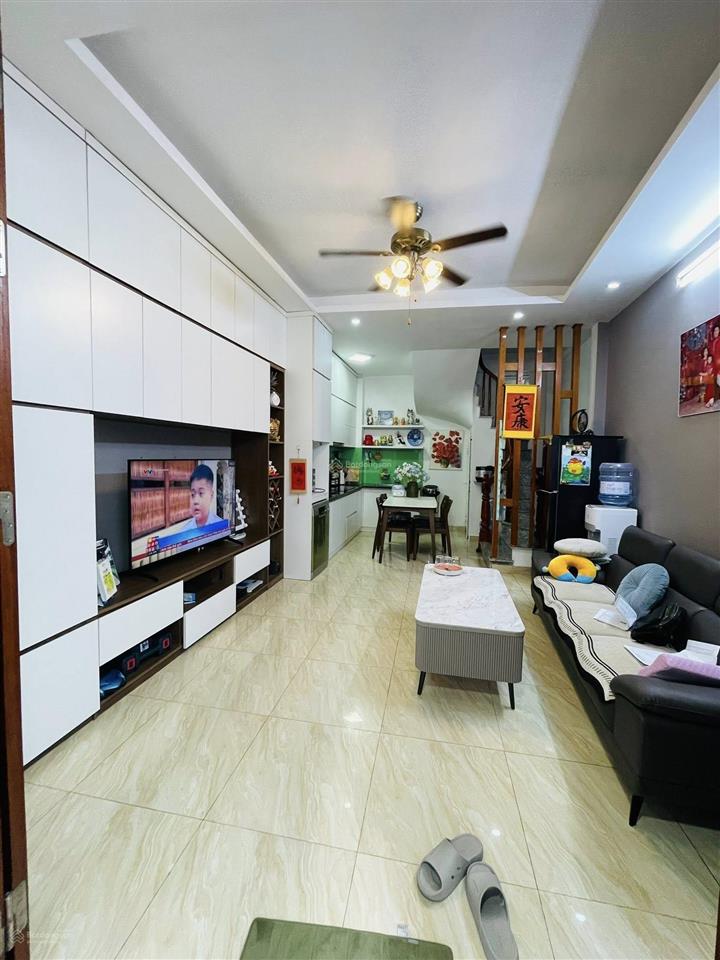 Lô góc chùa bộc, khu phân lô, gần ô tô, view vincom phạm ngọc thạch, sổ vuông, không qh ở ngay 39m2