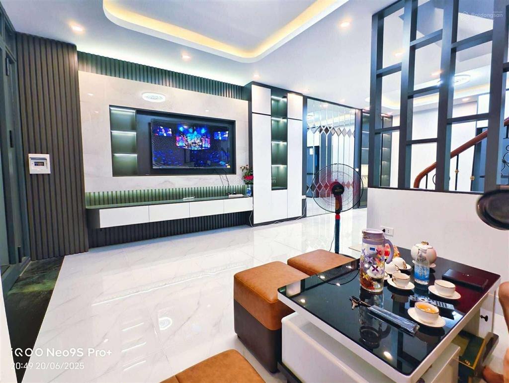 Bán nhà phân lô thái hà, ngõ ô tô, 6 tầng khu yên tĩnh ở sướng hoặc cho thuê giữ tiền 30tr 1 tháng.
