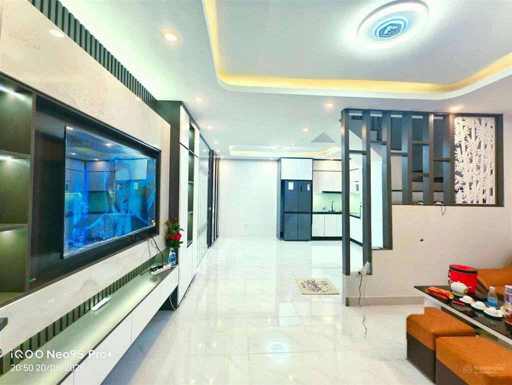 Bán nhà phân lô thái hà, ngõ ô tô, 6 tầng khu yên tĩnh ở sướng hoặc cho thuê giữ tiền 30tr 1 tháng.