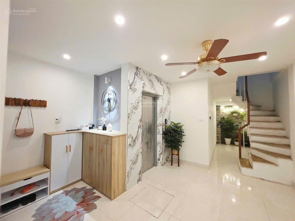 Lô góc! nguyễn chí thanh, thang máy, xây mới, ngõ thông, 30m ra ô tô tránh, nhà đẹp 5 tầng ở ngay