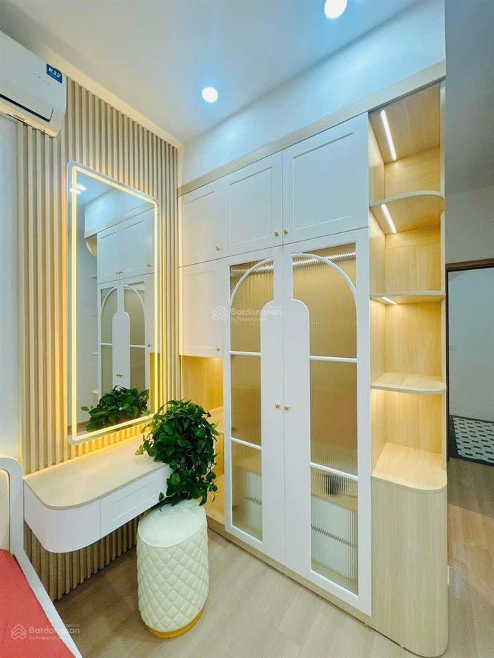 Lô góc! nguyễn chí thanh, thang máy, xây mới, ngõ thông, 30m ra ô tô tránh, nhà đẹp 5 tầng ở ngay