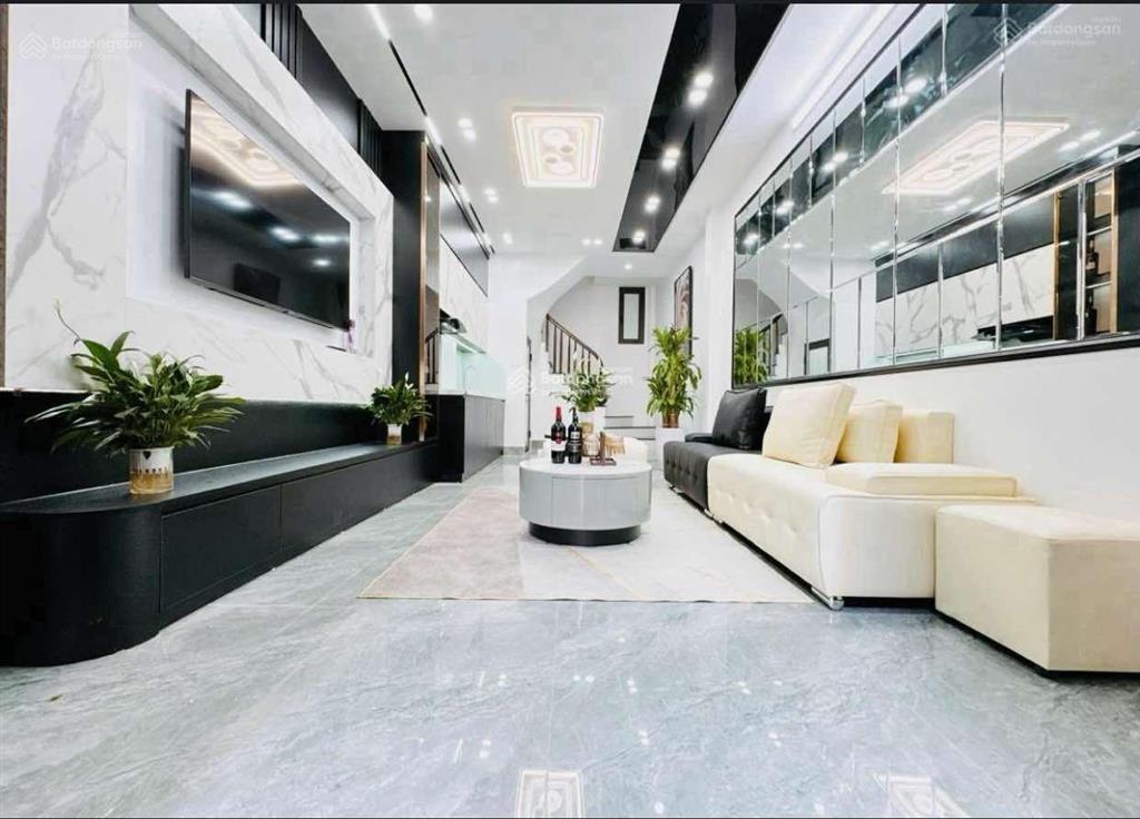 Cực gấp! vincom phạm ngọc thạch  chùa bộc  nhà mới, full nội thất, 2 mặt ngõ  47m2, 5 tầng
