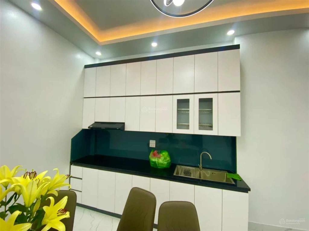 Cực hiếm! ngã tư hào nam  hoàng cầu, 1 nhà ra phố, ô tô qua, lô góc 3 thoáng, dân trí đỉnh, gần hồ