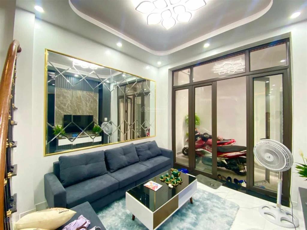 Cực hiếm! ngã tư hào nam  hoàng cầu, 1 nhà ra phố, ô tô qua, lô góc 3 thoáng, dân trí đỉnh, gần hồ