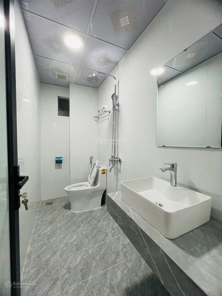 Bán nhà tôn đức thắng, 5 tầng xây mới, gần ô tô, ngõ thông nhiều ngả, gần hồ, mặt tiền rộng,