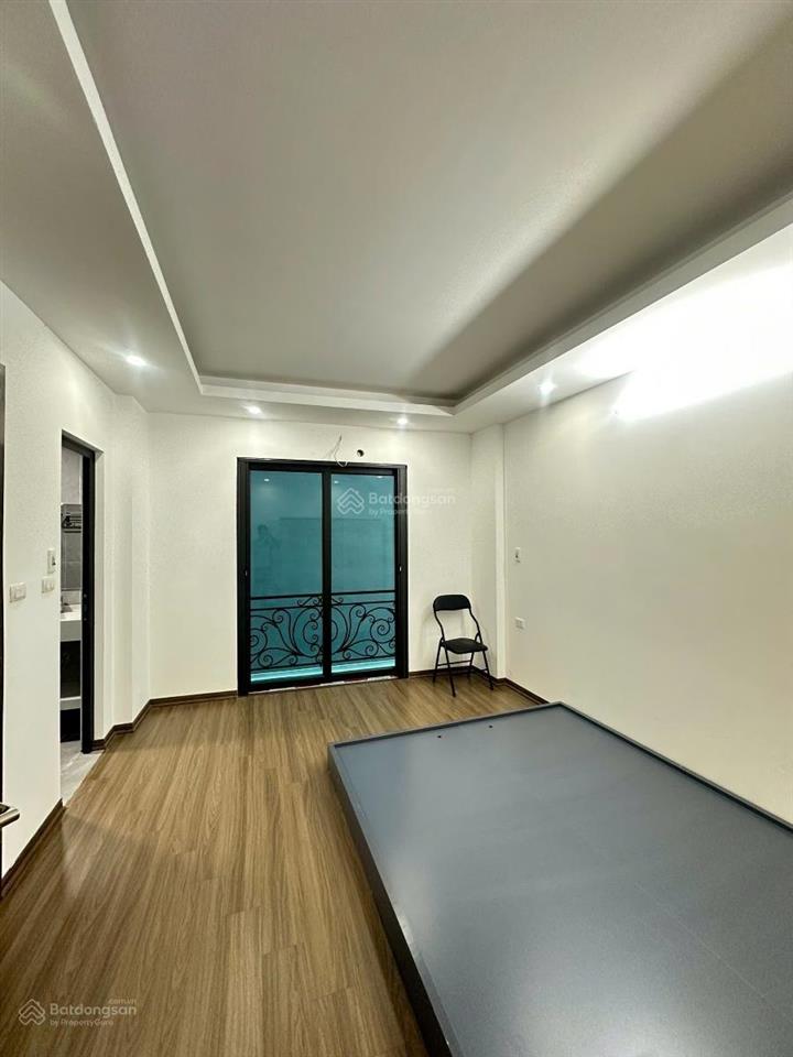 Giảm sốc 1 tỷ! ngay ngã 5 xã đàn  5 tầng xây mới cực thoáng, ngõ thông gần hồ, sân để xe riêng