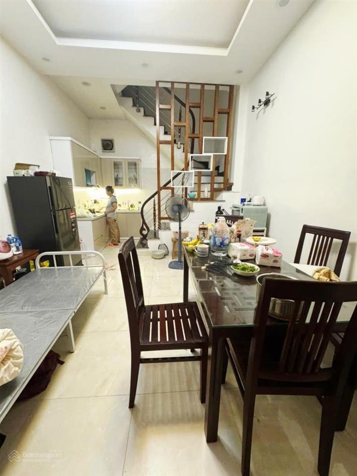 Nhà dân xây ở ngay! hào nam, ngõ thông gần ô tô, nhà rộng rãi, vuông vắn, trước nhà thoáng rộng