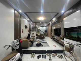 Bán căn nhà mặt ngõ 213 thiên lôi , thông sang 318 vũ chí thắng
 nhà 4 tầng lô góc , ô tô đỗ cua