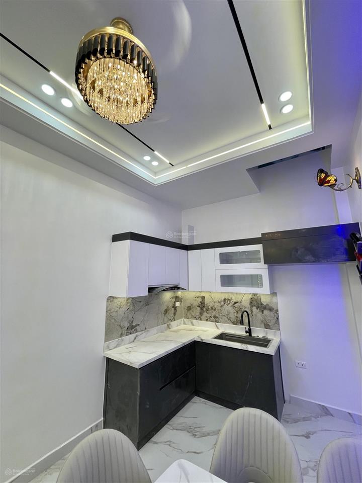 Bán nhà chùa hàng . lê chân 3 tầng sân cổng rộng rãi diện tích sàn  100m2 3 ngủ , 3wc