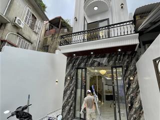 Bán nhà chùa hàng . lê chân 3 tầng sân cổng rộng rãi diện tích sàn  100m2 3 ngủ , 3wc