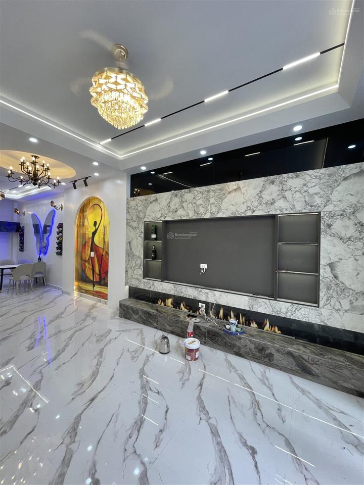 Bán nhà chùa hàng . lê chân 3 tầng sân cổng rộng rãi diện tích sàn  100m2 3 ngủ , 3wc