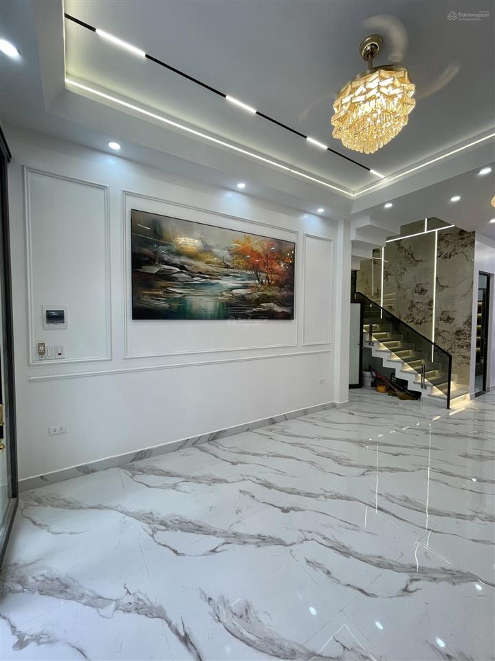 Bán nhà chùa hàng . lê chân 3 tầng sân cổng rộng rãi diện tích sàn  100m2 3 ngủ , 3wc