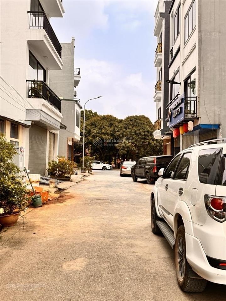 Đất dv di trạch, hoài đức  phân lô, vỉa hè  79m2  mặt tiền 4.7m  3 ô tô tránh  giá 12.5 tỷ