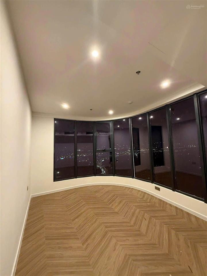 Giảm 4 tỷ bán 4 ngủ  142 m2 tòa a2  lô góc chỉ hơn 13 tỷ  kính cong  view ngắm pháo hoa