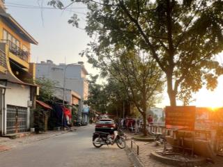 Bán nhà mặt hồ mỗ lao 71m² mặt tiền 4mô tô tránh, vỉa hè rộng