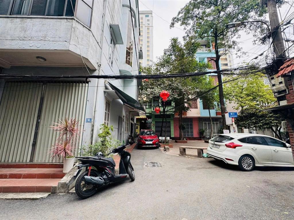 Bán nhà 4 tầng lô góc trung tâm văn quán, hà đông  35m2  mặt tiền 13m  giá 11,2 tỷ.