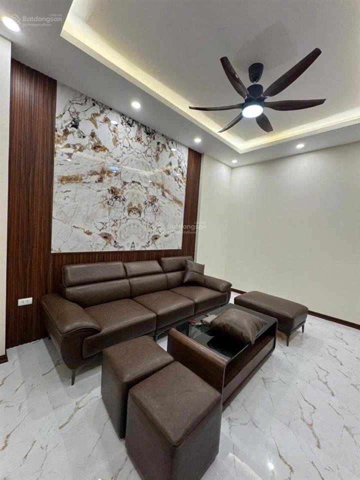 Bán nhà 5 tầng thang máy gần trường mariecurie 50m2, ô tô đỗ cửa, 2 mặt tiền, 3 thoáng, 13,5 tỷ.