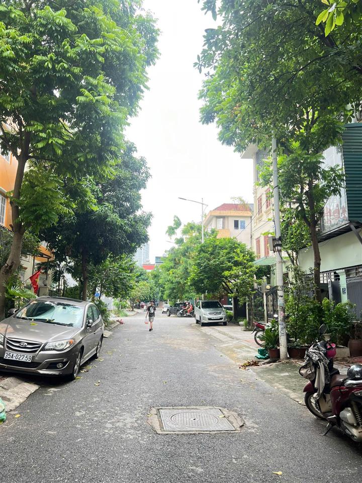 Bán nhà 5 tầng kđt văn khê, hà đông, 83m², mặt tiền 5m phân lô vỉa hè, ô tô đỗ cửa, nhỉnh 18 tỷ.