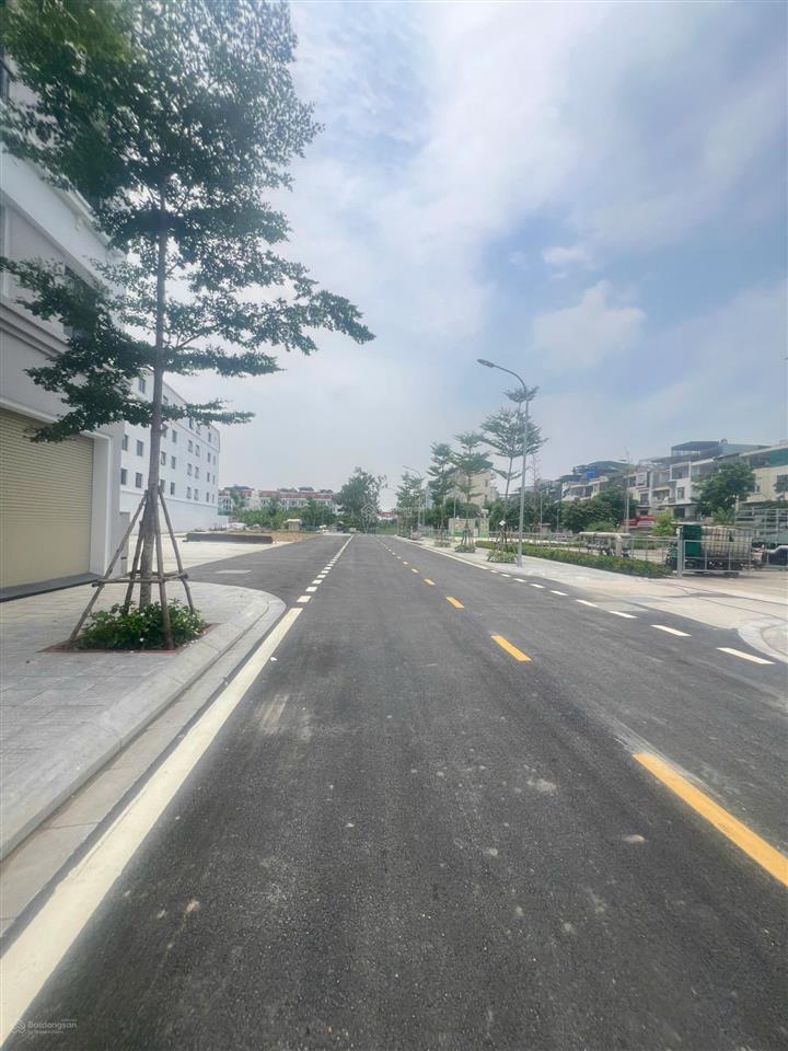 Bán nhà 5 tầng kđt văn phú, hà đông, 57m², mt 5m, đường trước nhà 15m, phân lô vỉa hè, nhỉnh 14 tỷ.