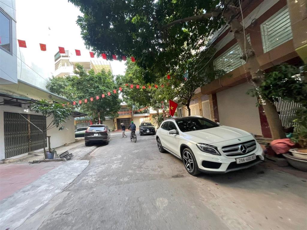 Bán nhà phân lô liền kề kđt xa la, 44m2, 5 tầng, mặt tiền 4,2m, giá 12,9 tỷ.