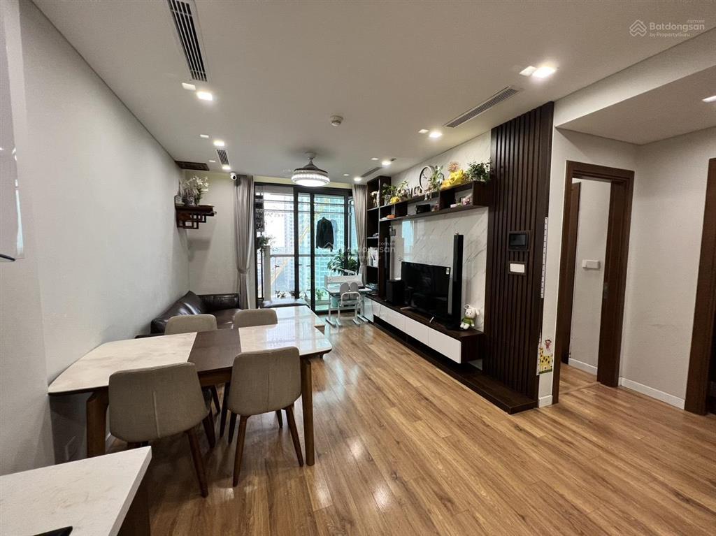 Em cần bán căn 3pn  105m2  bc mát  nhà full đồ đẹp 8 tỷ tòa sky central,  0815 845 ***