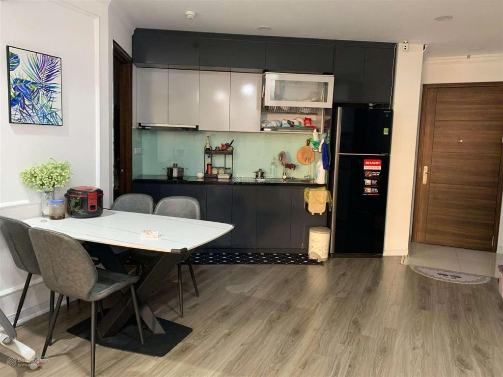 Nhà em cần bán ch 3pn  ban công check tn mát  nhà vuông  giá 7.7 tỷ cc tòa b mới vinaconex 2