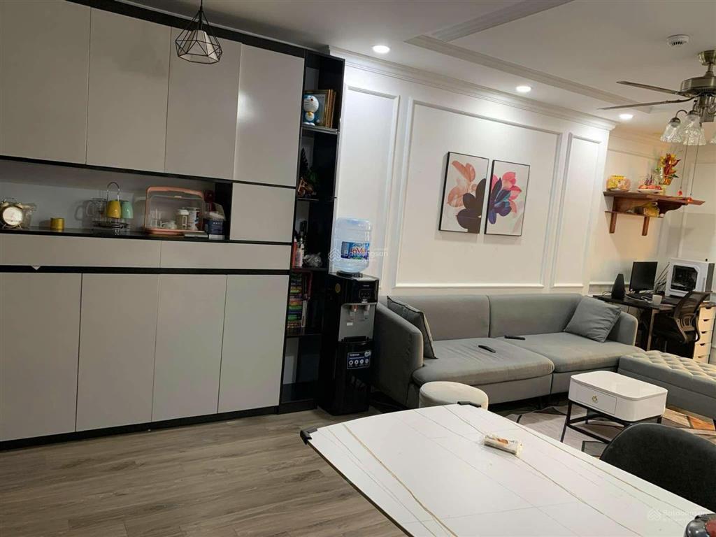 Nhà em cần bán ch 3pn  ban công check tn mát  nhà vuông  giá 7.7 tỷ cc tòa b mới vinaconex 2