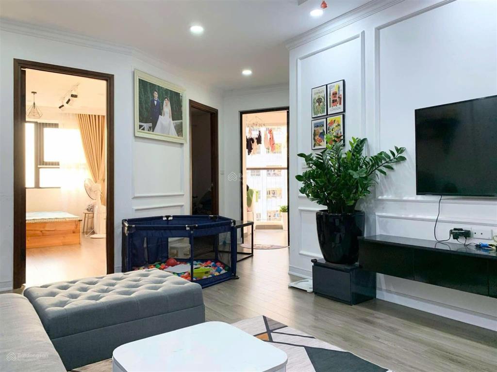 Nhà em cần bán ch 3pn  ban công check tn mát  nhà vuông  giá 7.7 tỷ cc tòa b mới vinaconex 2