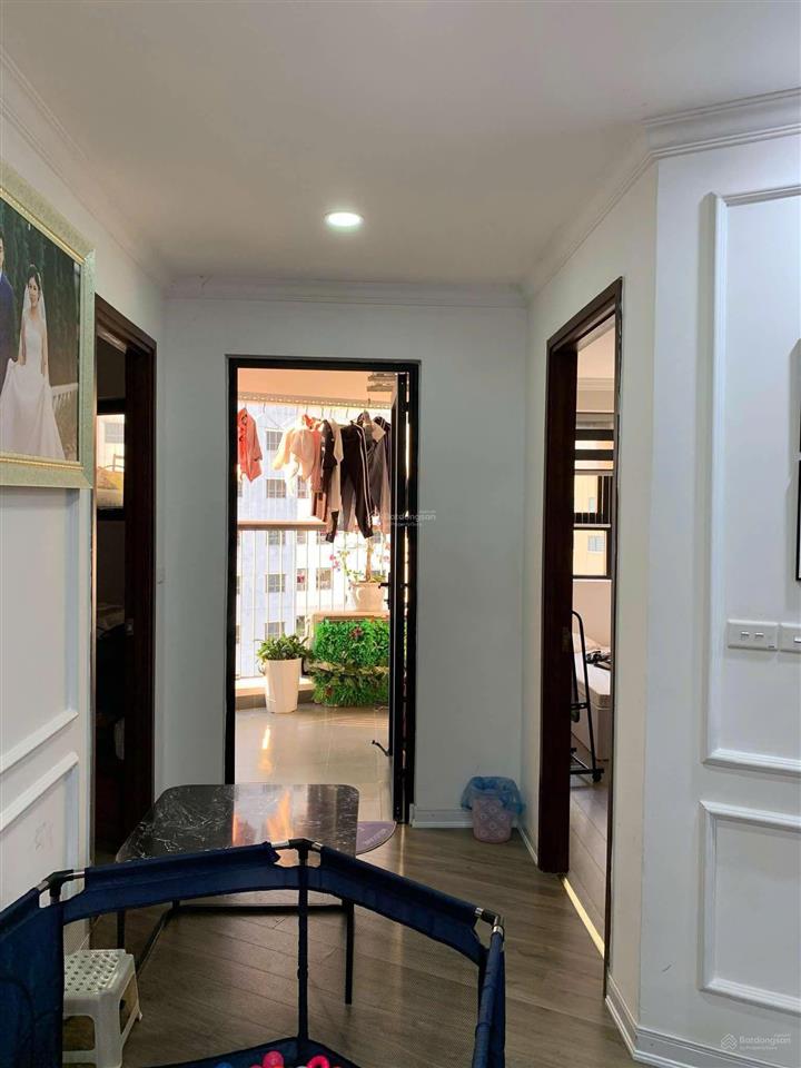 Nhà em cần bán ch 3pn  ban công check tn mát  nhà vuông  giá 7.7 tỷ cc tòa b mới vinaconex 2