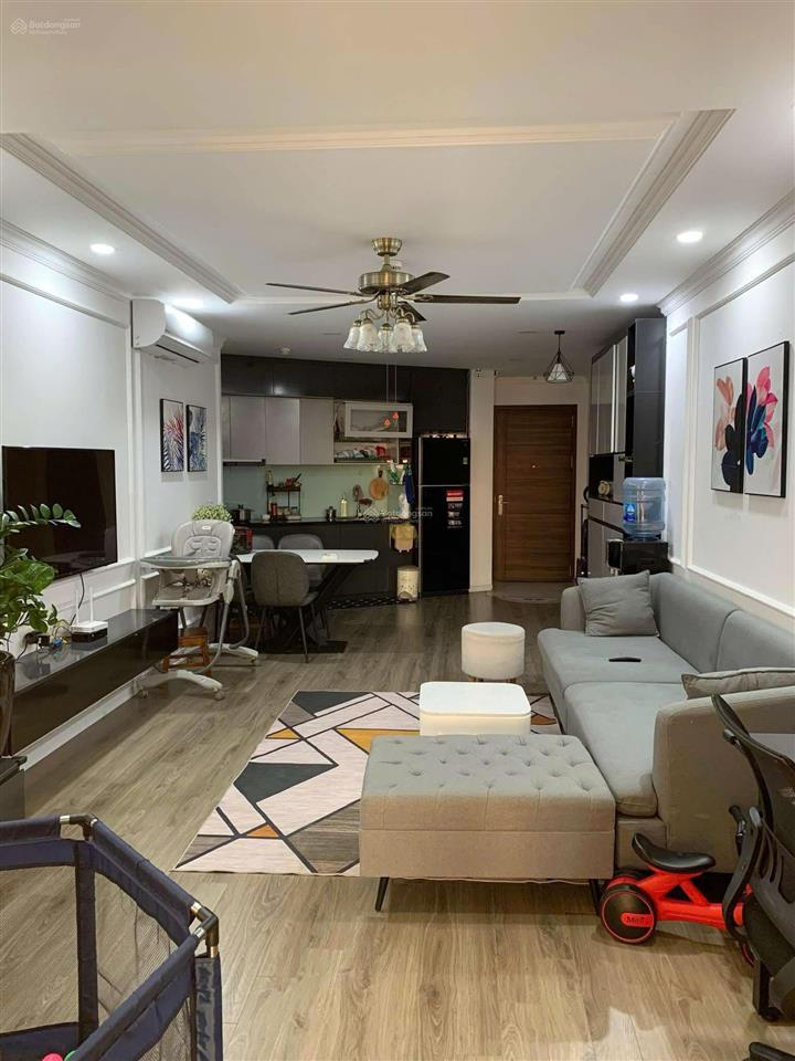 Nhà em cần bán ch 3pn  ban công check tn mát  nhà vuông  giá 7.7 tỷ cc tòa b mới vinaconex 2