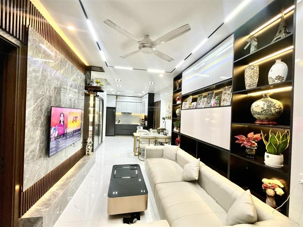 Tôi chính chủ cần bán căn 3pn 90m2  bc mát  nhà full đồ đẹp giá 7.5 tỷ tòa chung cư thông tấn xã