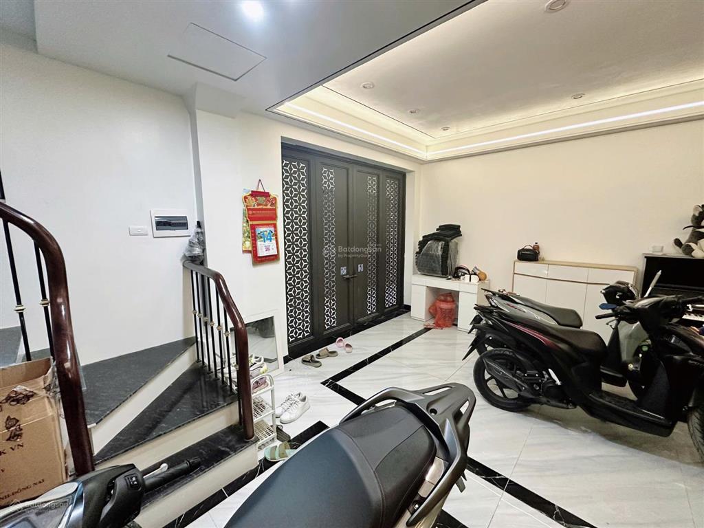 Hạ giá 500tr, giá bán 8tỷ 35m2 đất vuông  nhà mới  6t  thang máy  ngõ nông  yên xã  thanh trì