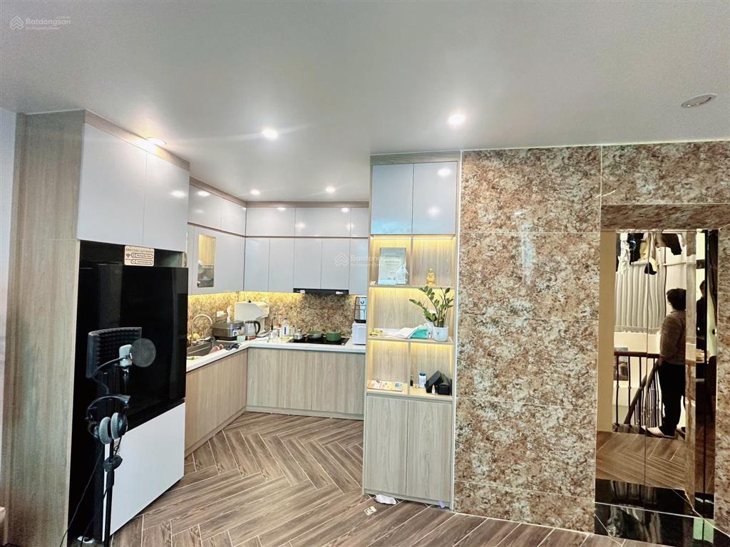 Hạ giá 500tr, giá bán 8tỷ 35m2 đất vuông  nhà mới  6t  thang máy  ngõ nông  yên xã  thanh trì