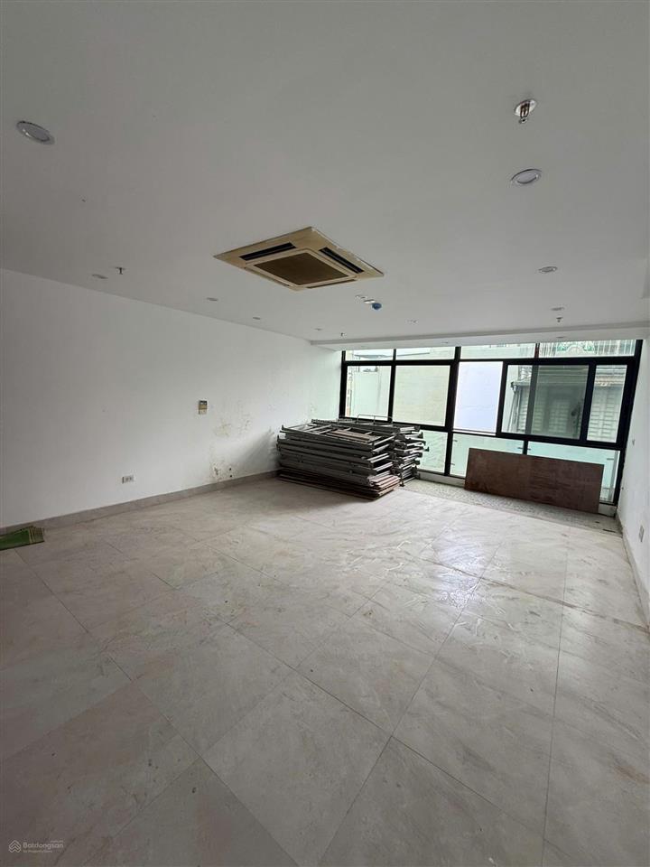 Chính chủ cho thuê tòa nhà văn phòng 8 tầngcó thang máyđủ hệ thống pcccdt tổng 400m21 sàn/1 wc