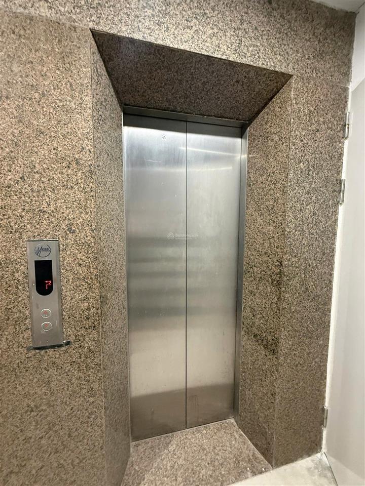 Chính chủ cho thuê tòa nhà văn phòng 8 tầngcó thang máyđủ hệ thống pcccdt tổng 400m21 sàn/1 wc