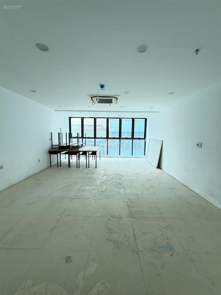 Chính chủ cho thuê tòa nhà văn phòng 8 tầngcó thang máyđủ hệ thống pcccdt tổng 400m21 sàn/1 wc