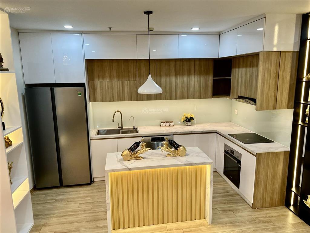 Tôi có căn hộ 107m2 đã có sổ đỏ tầng 12 nhà mới vừa nhận nhà cần bán giá 64 triệu/m2 cc x2 đại kim