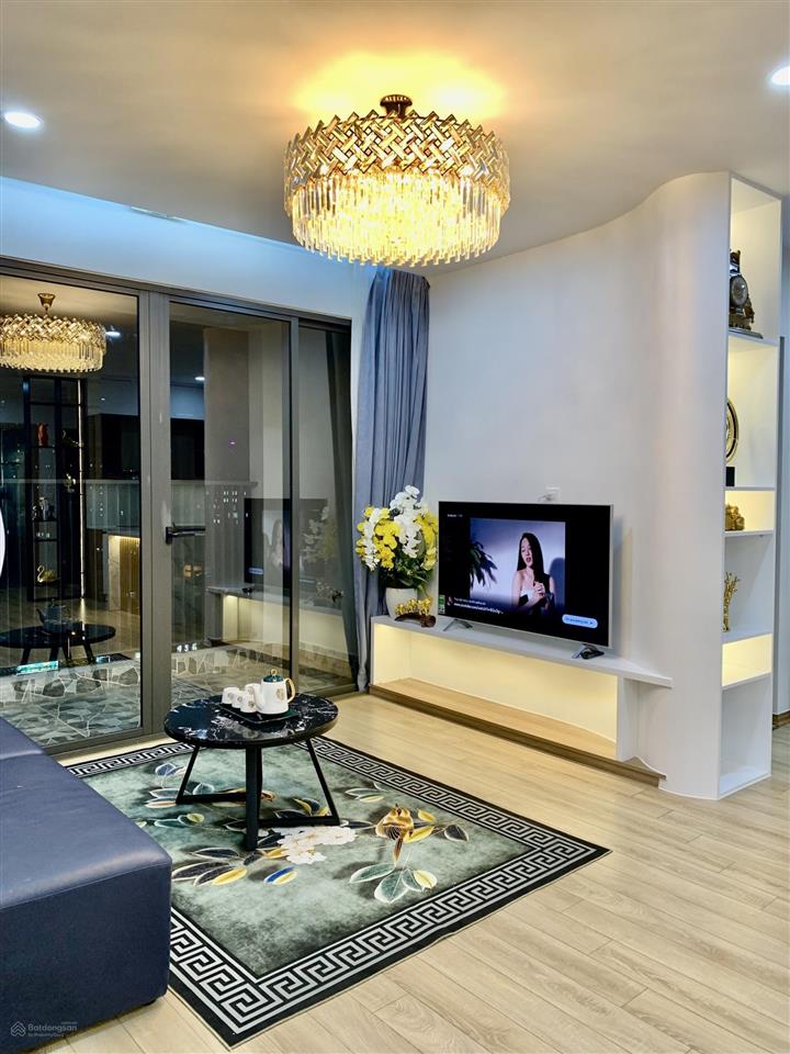 Tôi có căn hộ 107m2 đã có sổ đỏ tầng 12 nhà mới vừa nhận nhà cần bán giá 64 triệu/m2 cc x2 đại kim
