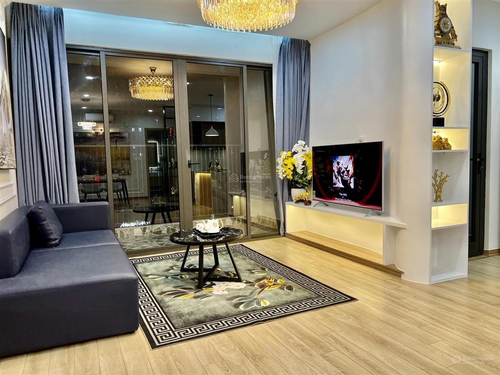 Tôi có căn hộ 107m2 đã có sổ đỏ tầng 12 nhà mới vừa nhận nhà cần bán giá 64 triệu/m2 cc x2 đại kim