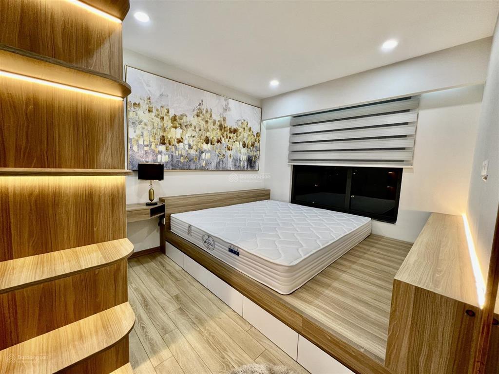 Tôi có căn hộ 107m2 đã có sổ đỏ tầng 12 nhà mới vừa nhận nhà cần bán giá 64 triệu/m2 cc x2 đại kim