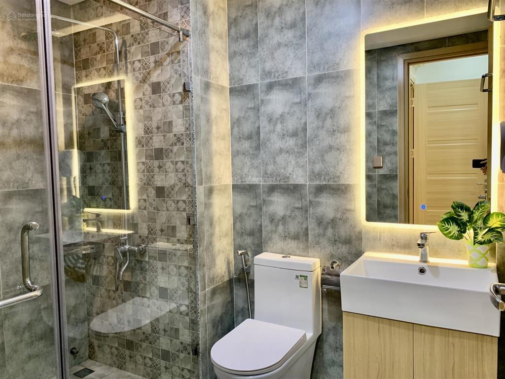 Tôi có căn hộ 107m2 đã có sổ đỏ tầng 12 nhà mới vừa nhận nhà cần bán giá 64 triệu/m2 cc x2 đại kim