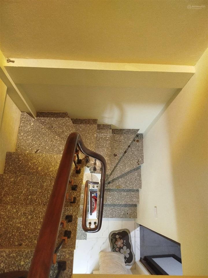 Nhà mới xây 3 tầng chắc chắn  ngõ trước nhà 2m  cửa sổ mở thoáng  phố cổ  cách 8m ra phố