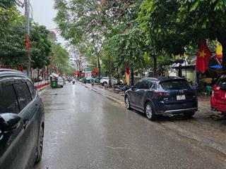 Trung tâm ba đình lịch sử  ngõ thông ô tô tránh  vỉa hè rộng  thông tứ tung  sổ đỏ đẹp