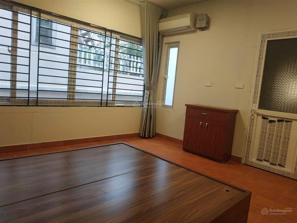 Vị trí đỉnh  ngõ trước nhà 3 gác tránh  cách ôtô đỗ 10m  cách mặt đường 50m gần hồ tây  thoáng