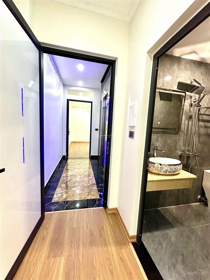 Mặt ngõ ô tô  kinh doanh  thang máy  nhà mới full nội thất long lanh  nhà lô góc vô cùng thoáng