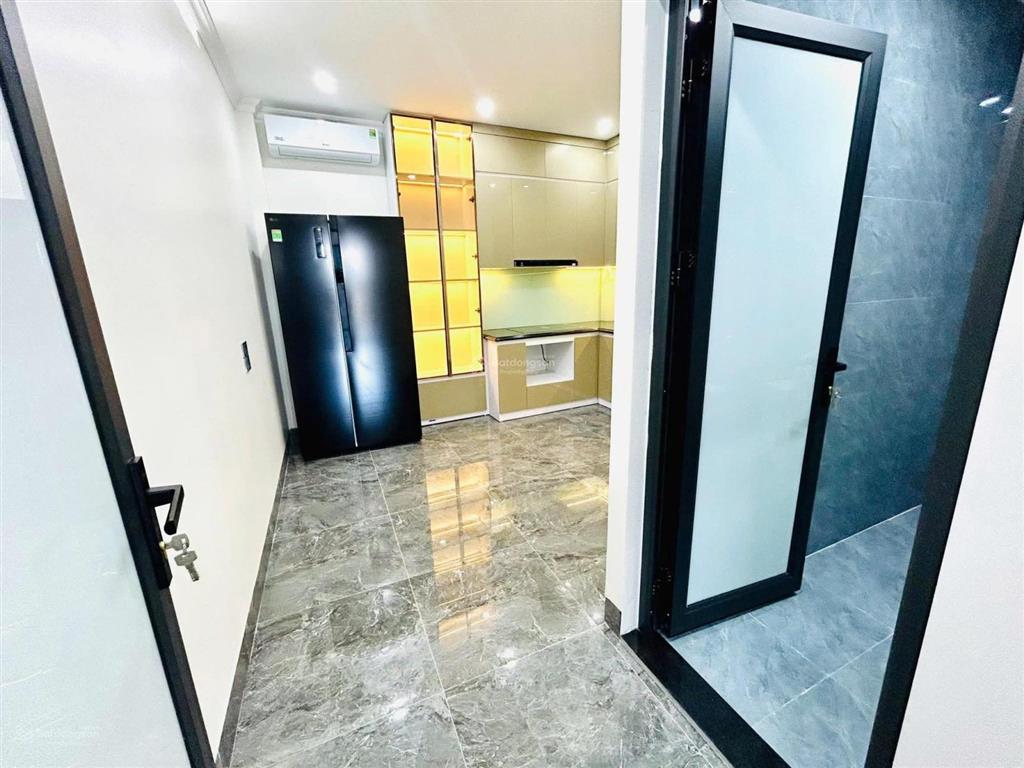Mặt ngõ ô tô  kinh doanh  thang máy  nhà mới full nội thất long lanh  nhà lô góc vô cùng thoáng